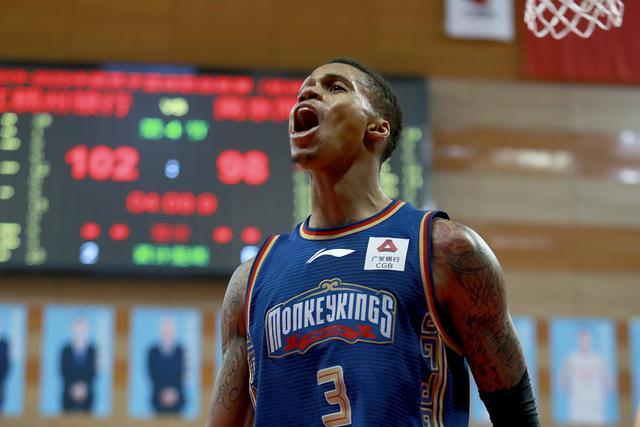 记者：本坦库尔因种族歧视孙兴慜 被英足总禁7场